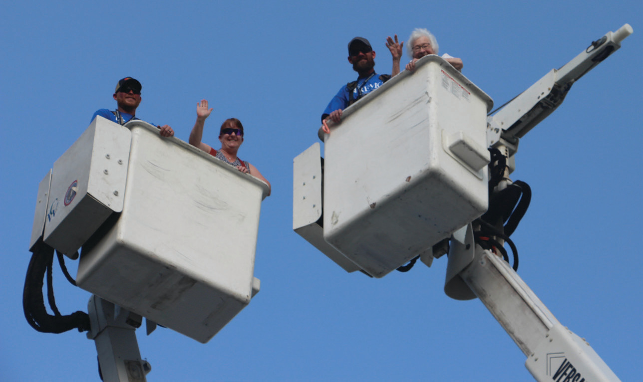 Members had the opportunity
to receive bucket truck rides.