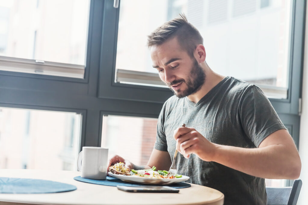 Man eating a healthy meal